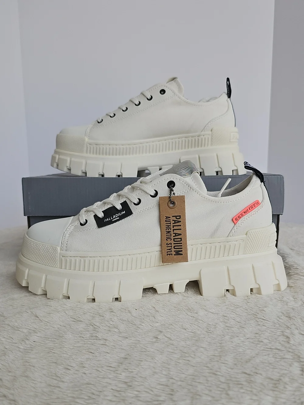 Palladium Revolt LO TX Platform Sneakers Star White Womens Size 10 NIB